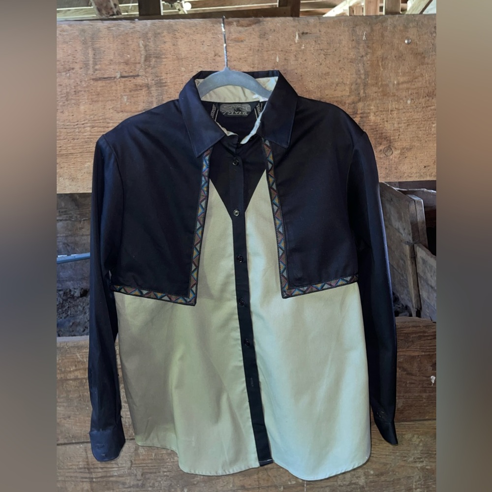 Spindle River Button Up - Picture 2 of 3